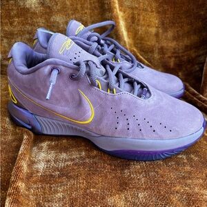 NWT LeBron 21 Basketball Shoes